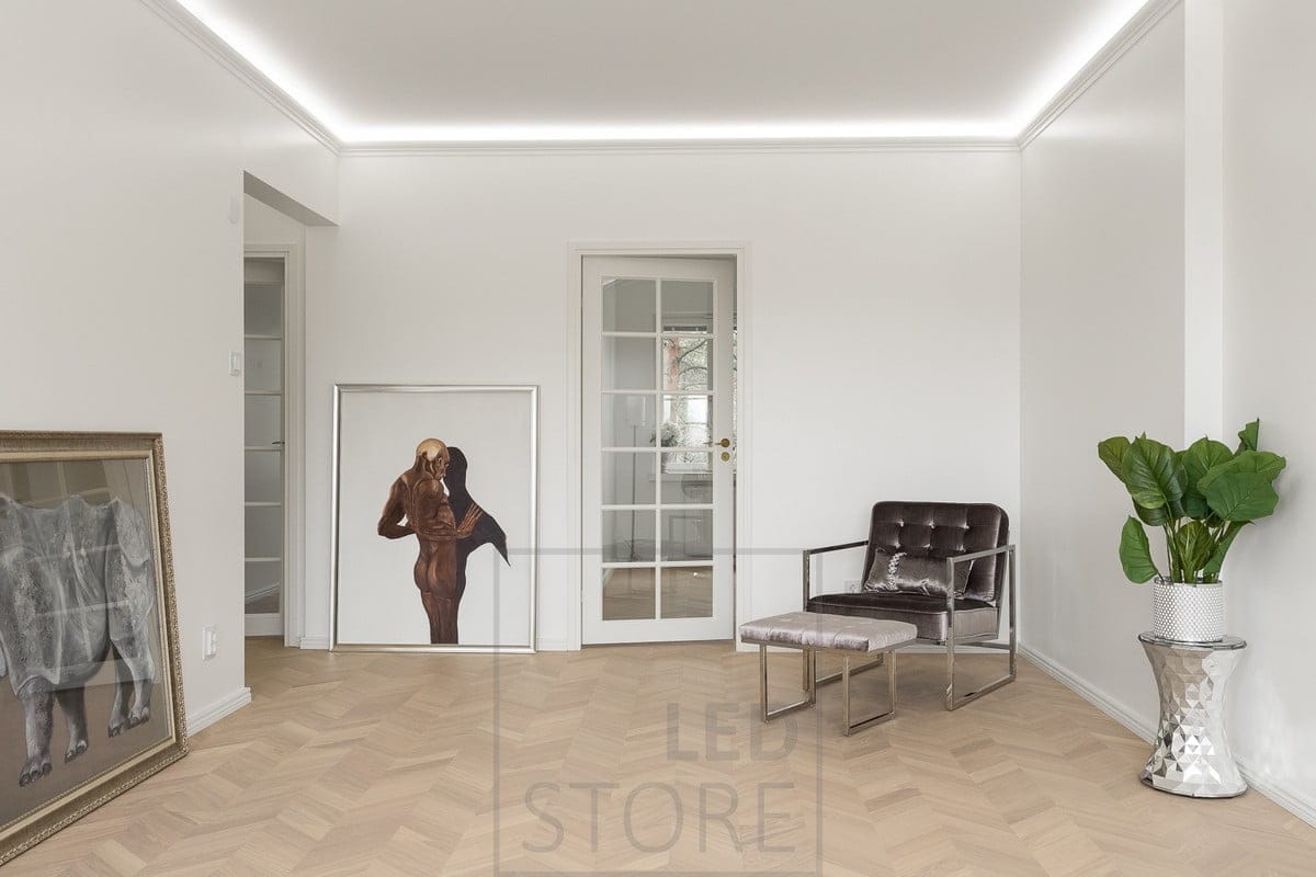 led-nauha sisustuksessa tuo tyyliä katon rajassa